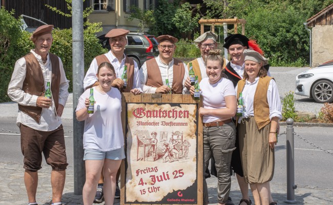 Wie zur Zeit Gutenbergs: Galledia gautschte zwei Mitarbeiterinnen nach alter Drucktradition