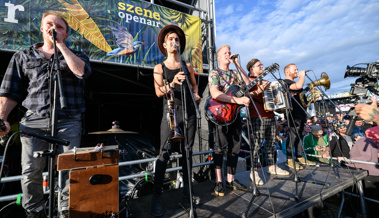 Schlammiges Festival, aber für die Fäaschtbänkler scheint die Sonne