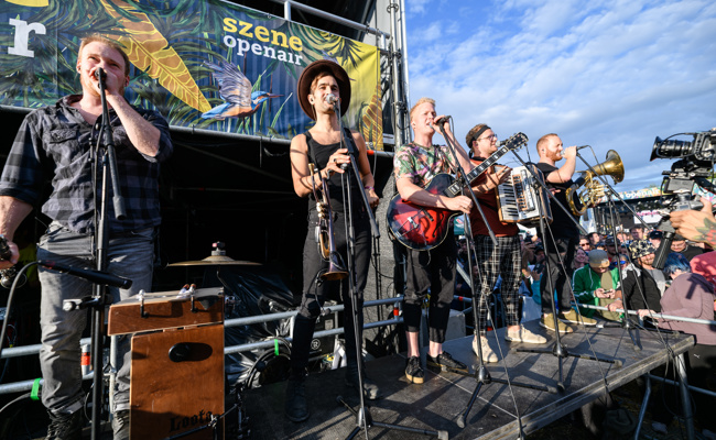 Schlammiges Festival, aber für die Fäaschtbänkler scheint die Sonne